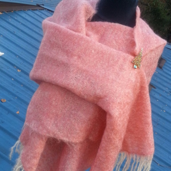 Vintage Jaeger wool blanket scarf Peach Fuzz (Pantone Color...